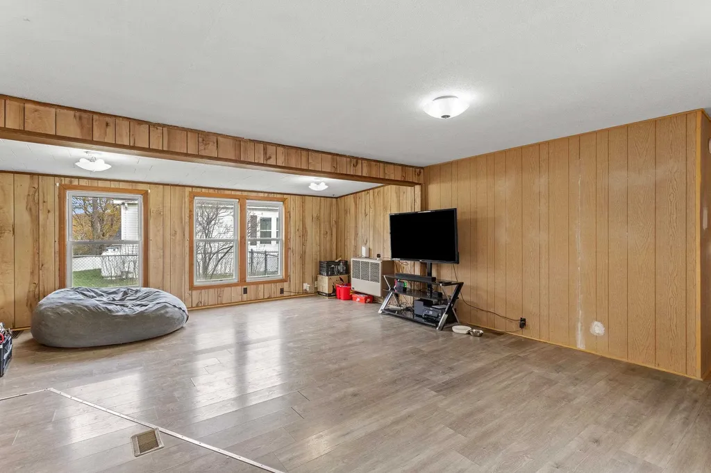 11 Evelyn Avenue Raymond NH 03077