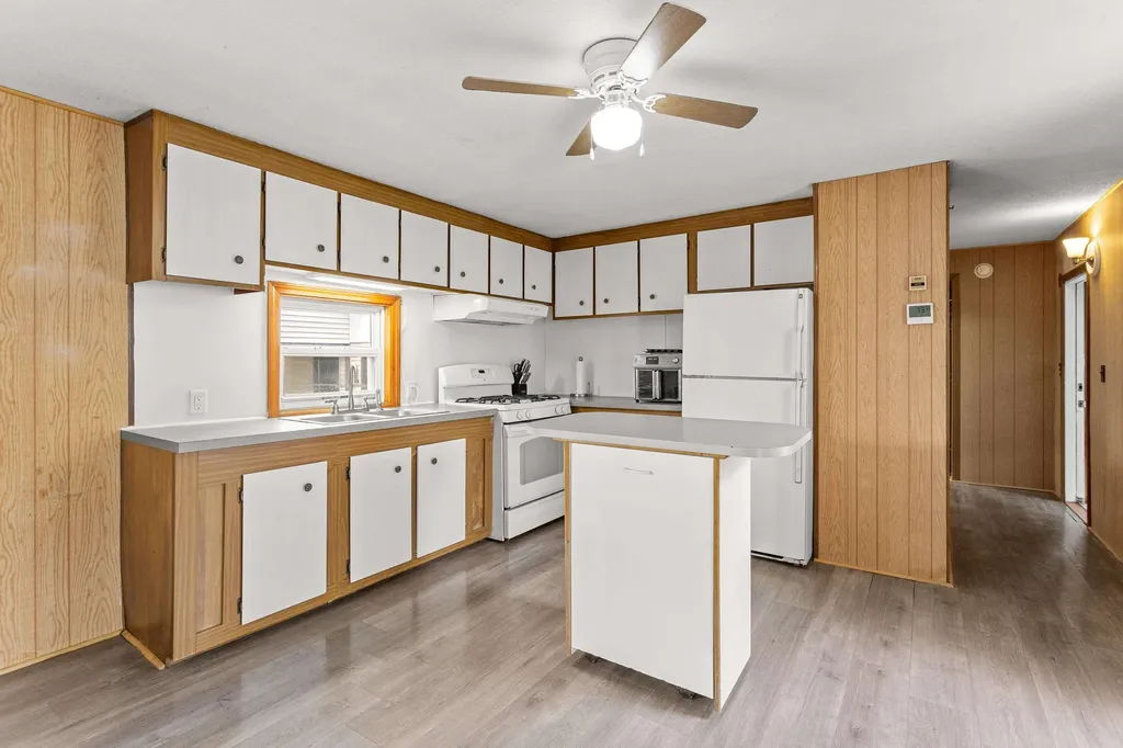 11 Evelyn Avenue Raymond NH 03077