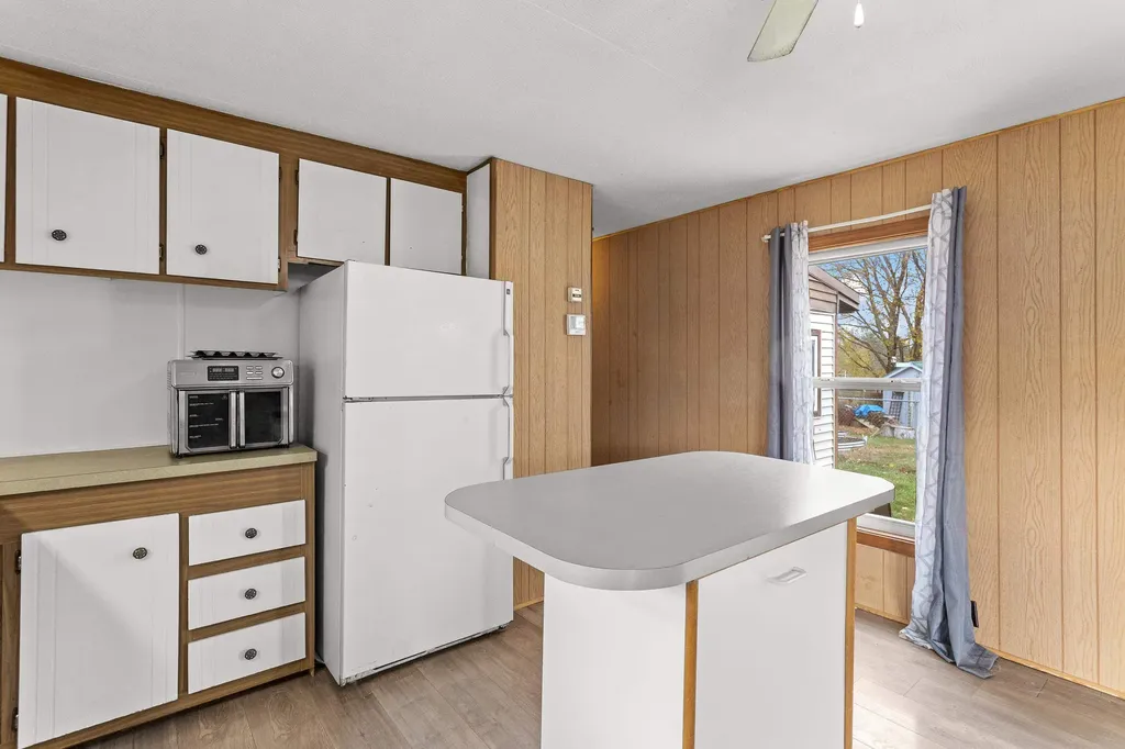 11 Evelyn Avenue Raymond NH 03077