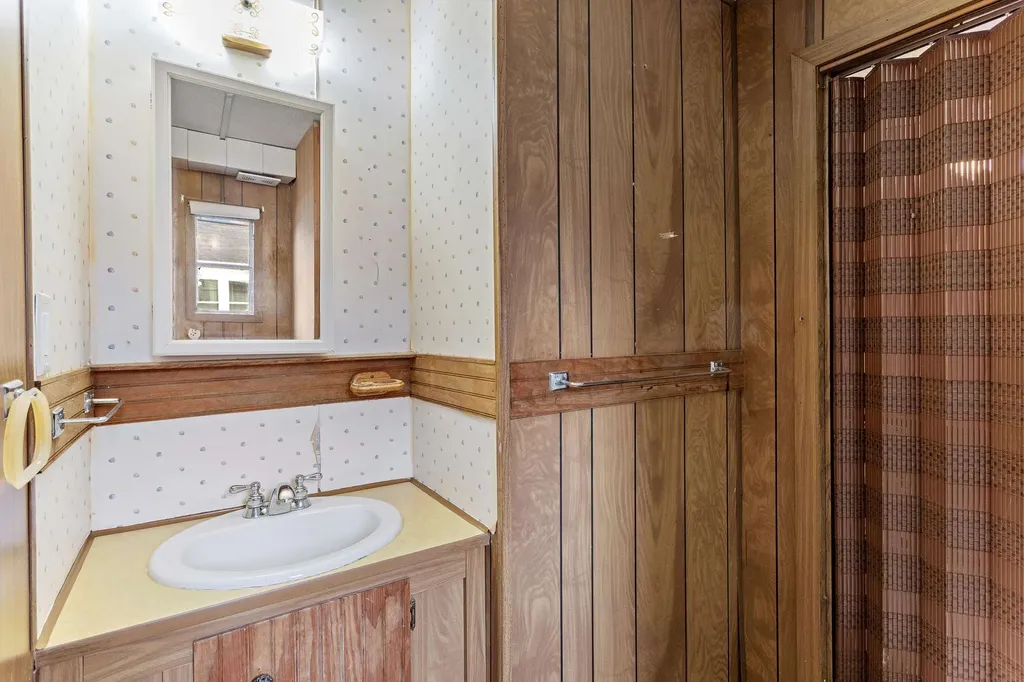 11 Evelyn Avenue Raymond NH 03077