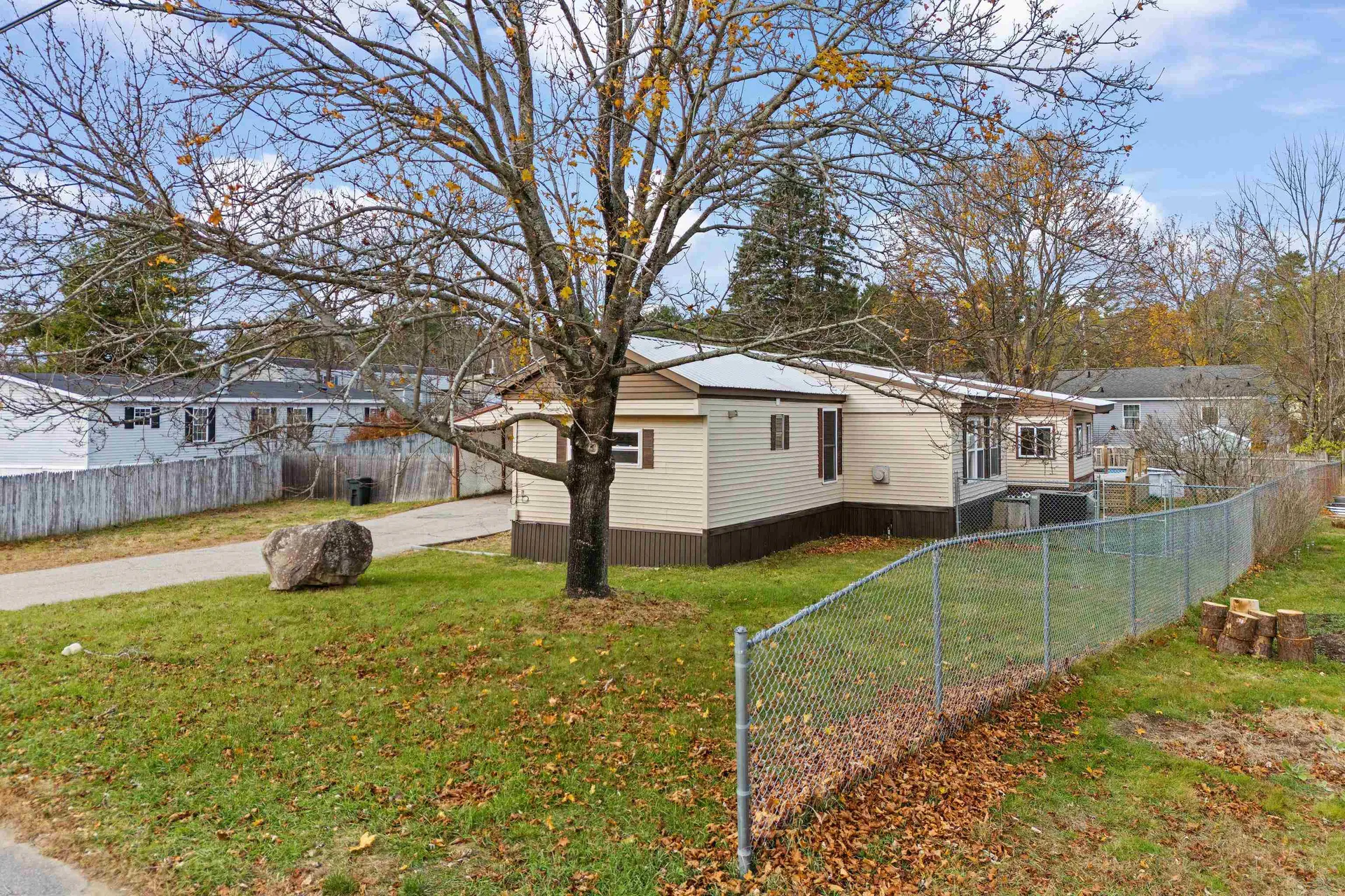 11 Evelyn Avenue Raymond NH 03077