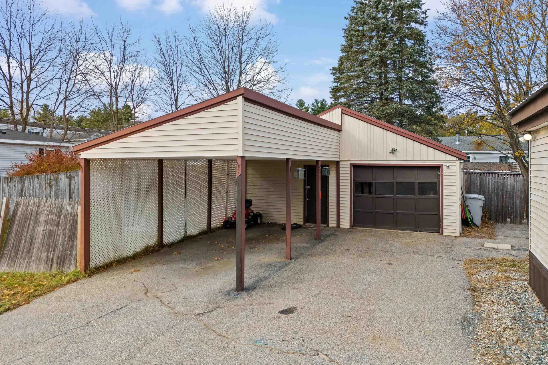 11 Evelyn Avenue Raymond NH 03077