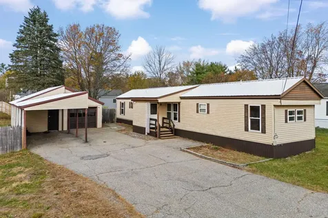 11 Evelyn Avenue Raymond NH 03077