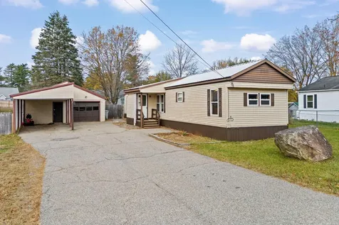 11 Evelyn Avenue Raymond NH 03077