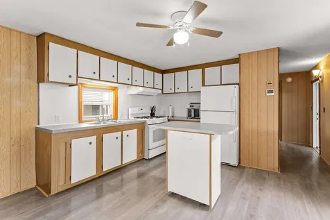 11 Evelyn Avenue Raymond NH 03077