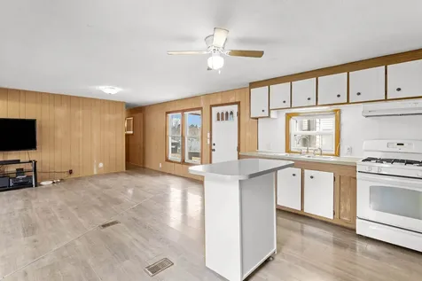 11 Evelyn Avenue Raymond NH 03077