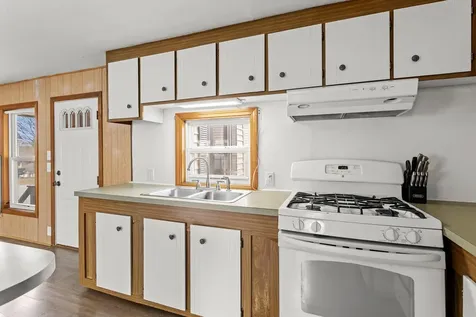 11 Evelyn Avenue Raymond NH 03077