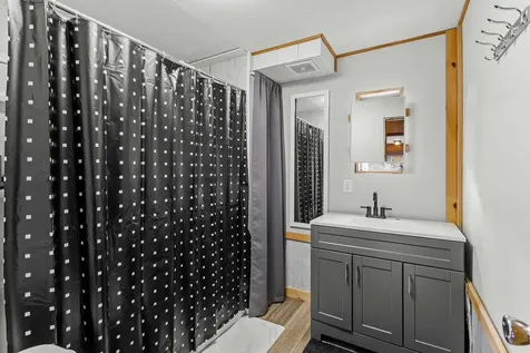 11 Evelyn Avenue Raymond NH 03077