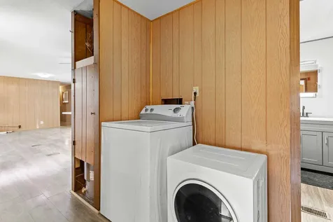 11 Evelyn Avenue Raymond NH 03077