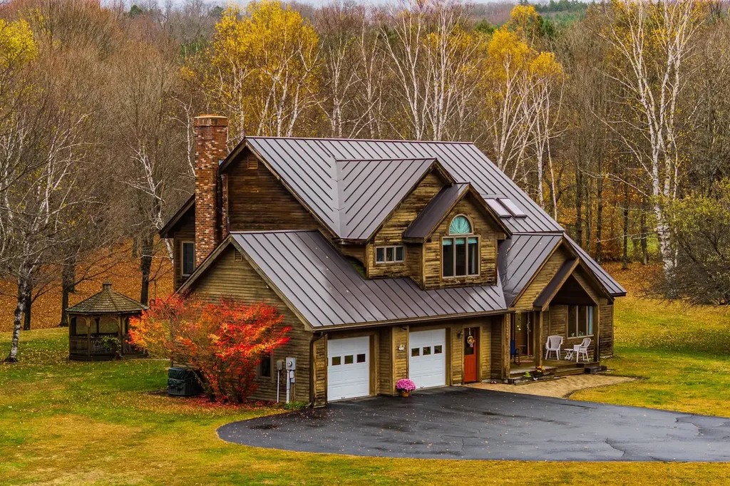 13 Stackpole Road Barnard VT 05031