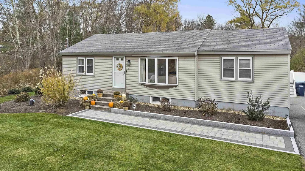 2 Iris Avenue Pelham NH 03076