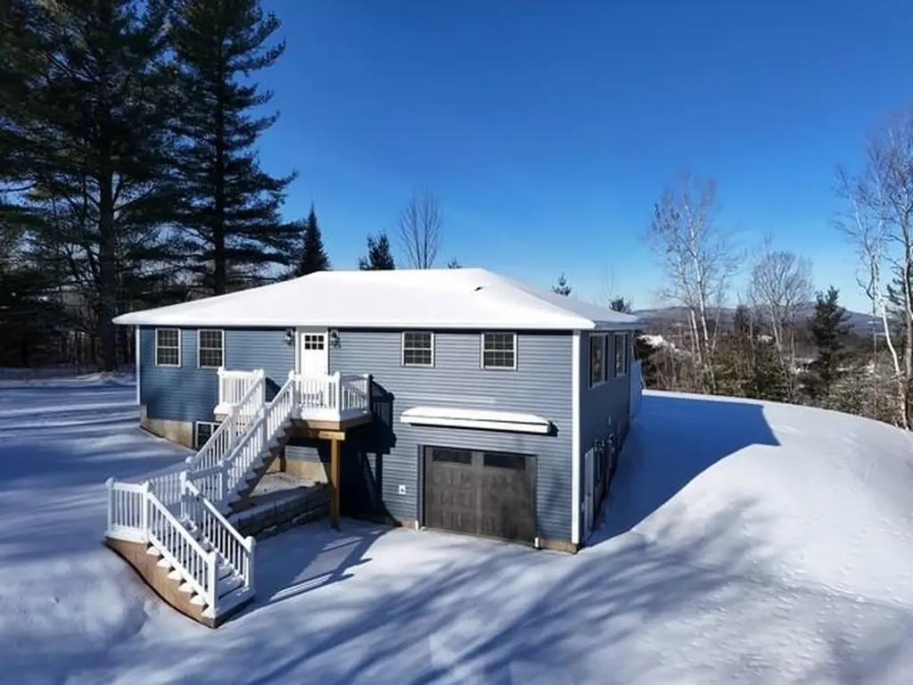 122 Raymond Avenue Newport City VT 05855