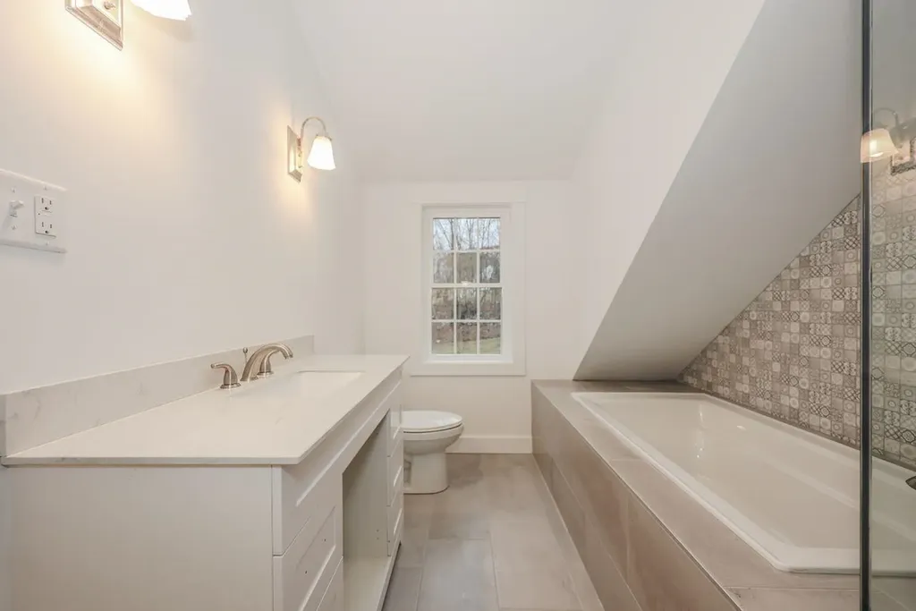 243 Middle Road Deerfield NH 03037