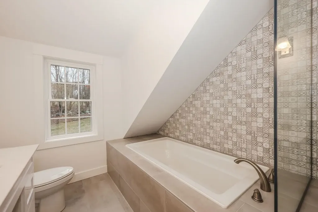 243 Middle Road Deerfield NH 03037