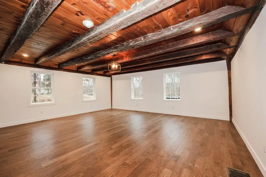 243 Middle Road Deerfield NH 03037