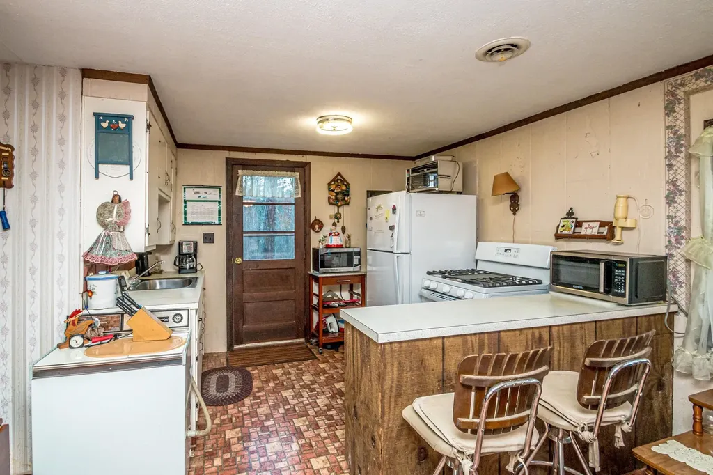 13 Benson Road Ossipee NH 03814