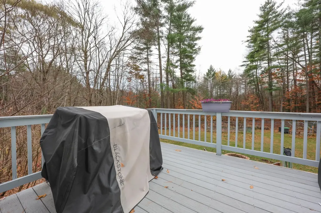 6 Foxglove Terrace Concord NH 03303