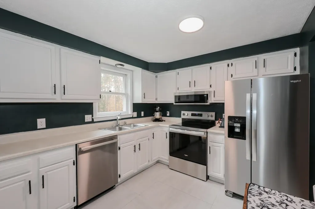 6 Foxglove Terrace Concord NH 03303