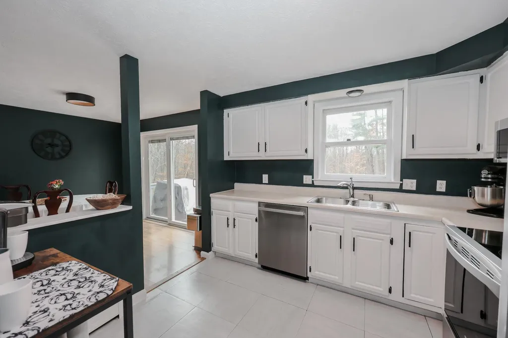 6 Foxglove Terrace Concord NH 03303