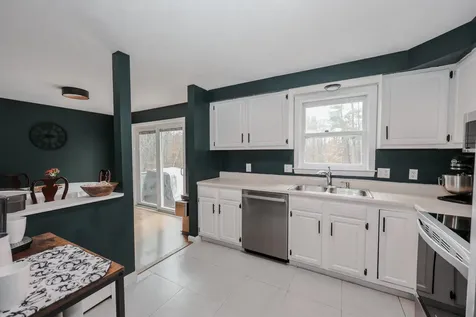 6 Foxglove Terrace Concord NH 03303