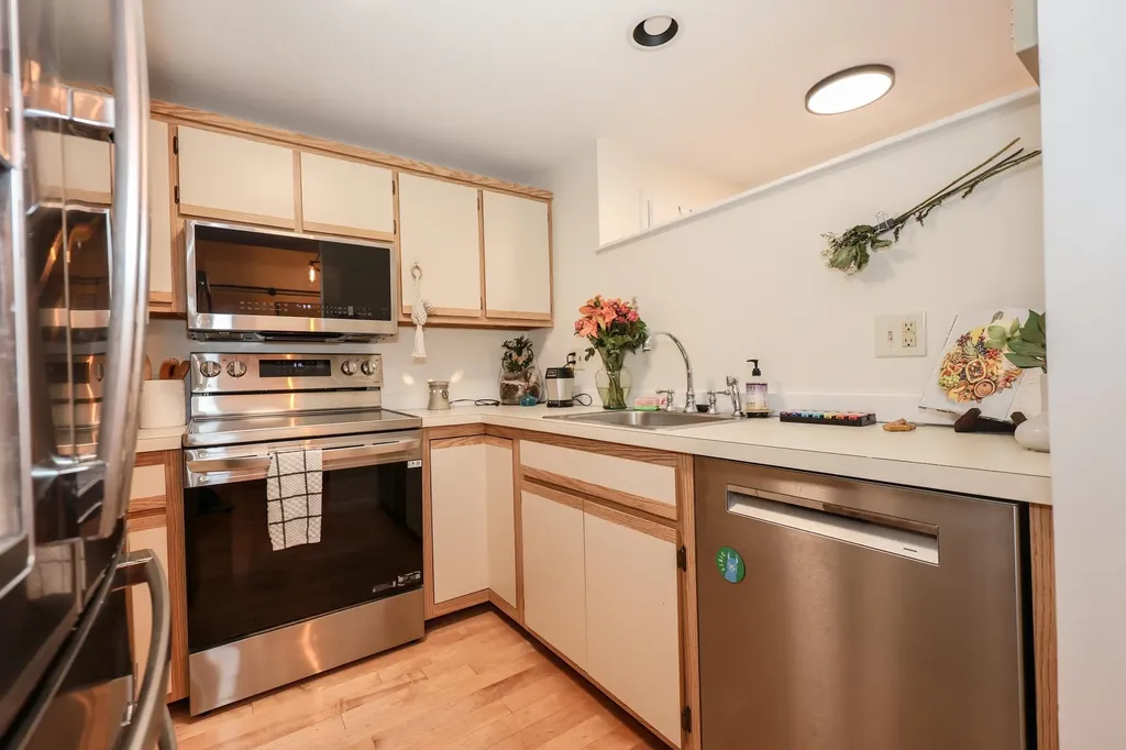 10 Pimlico Court Bedford NH 03110