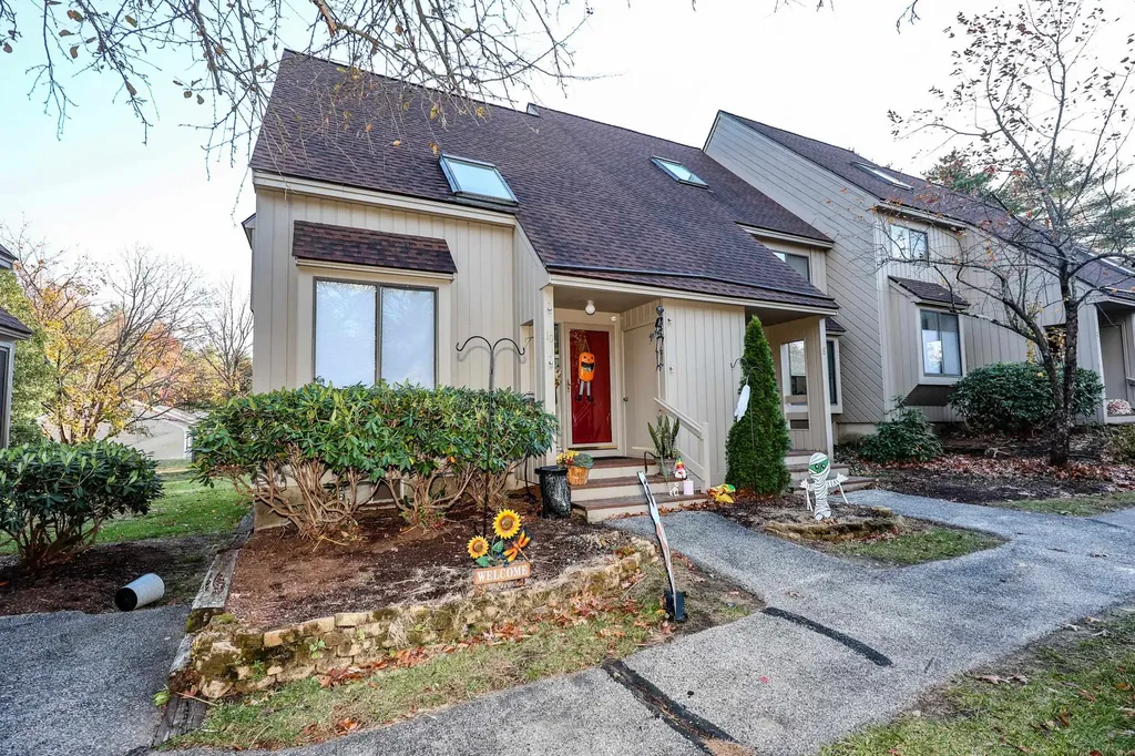 10 Pimlico Court Bedford NH 03110