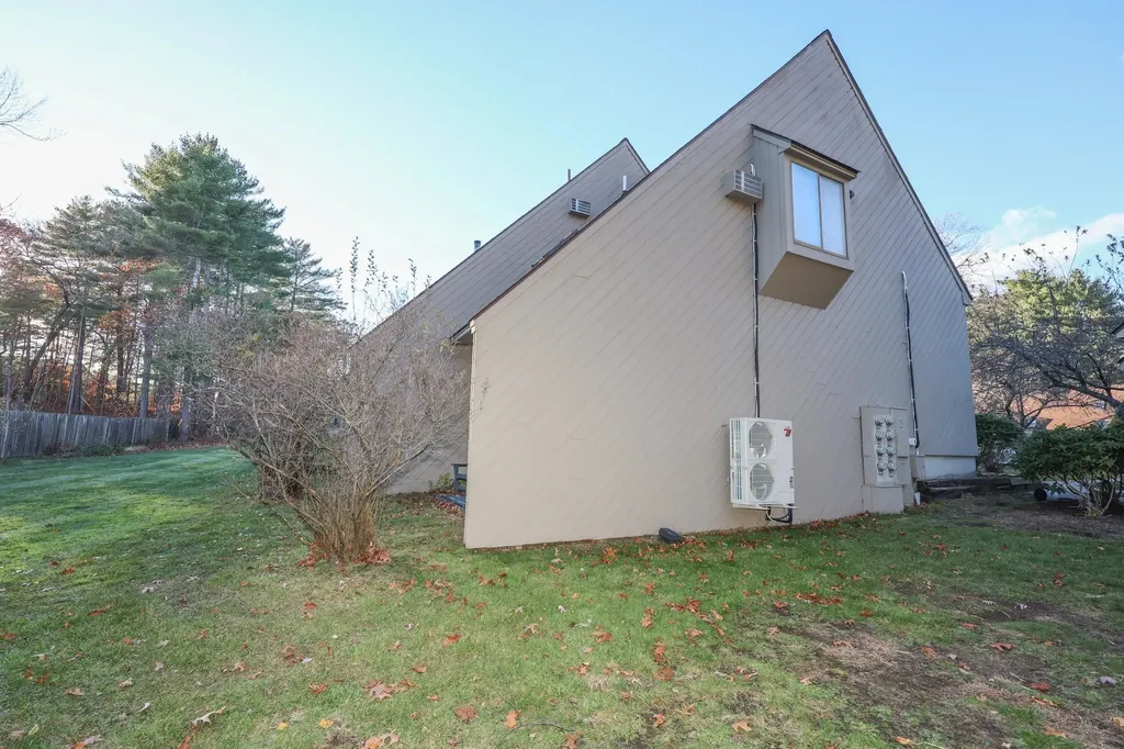 10 Pimlico Court Bedford NH 03110