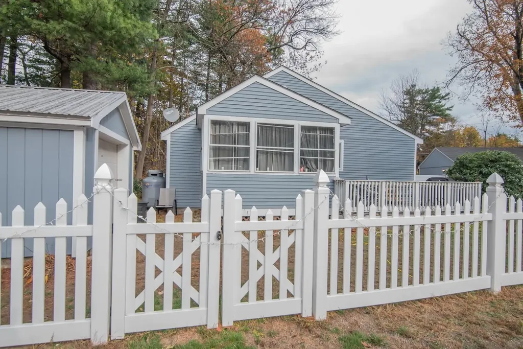 33 Pillsbury Road Sandown NH 03873