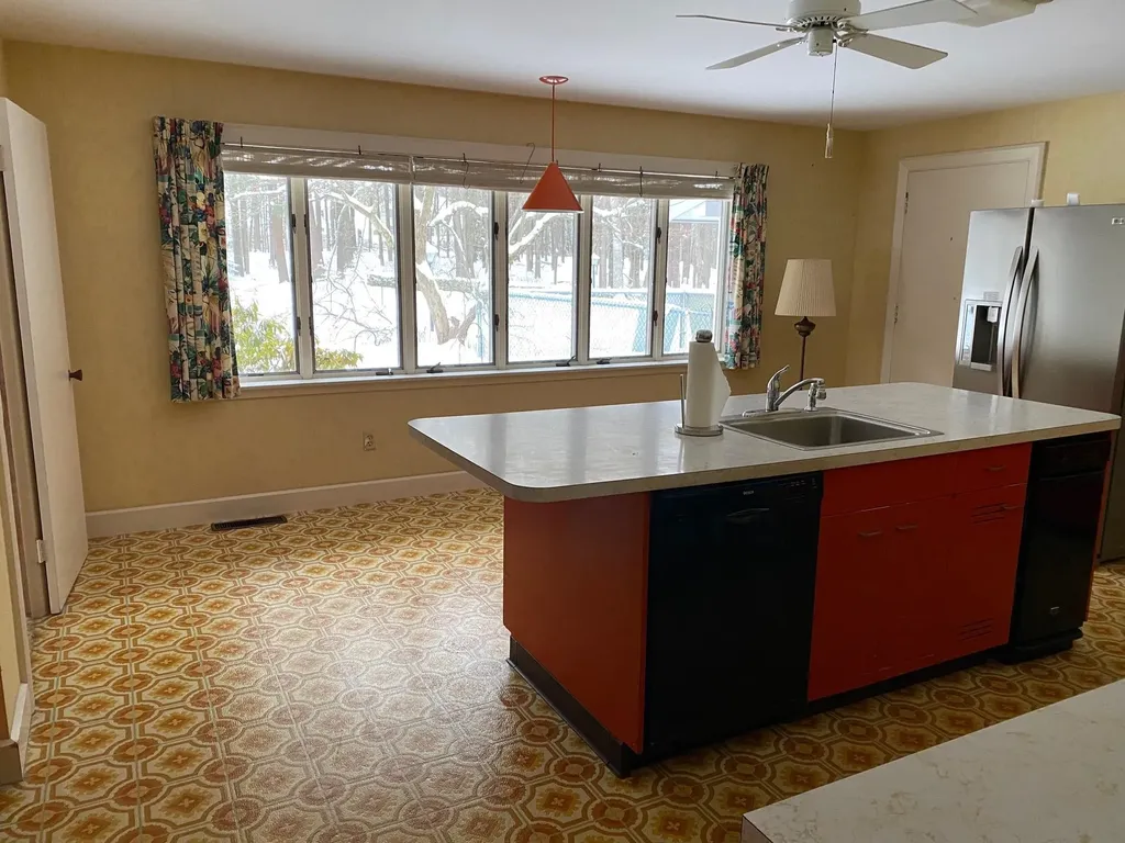 19 Bartlett Avenue Nashua NH 03064