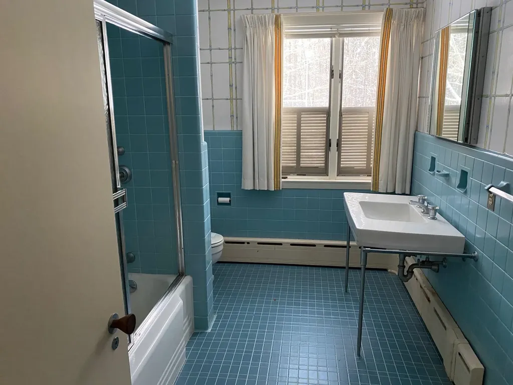 19 Bartlett Avenue Nashua NH 03064