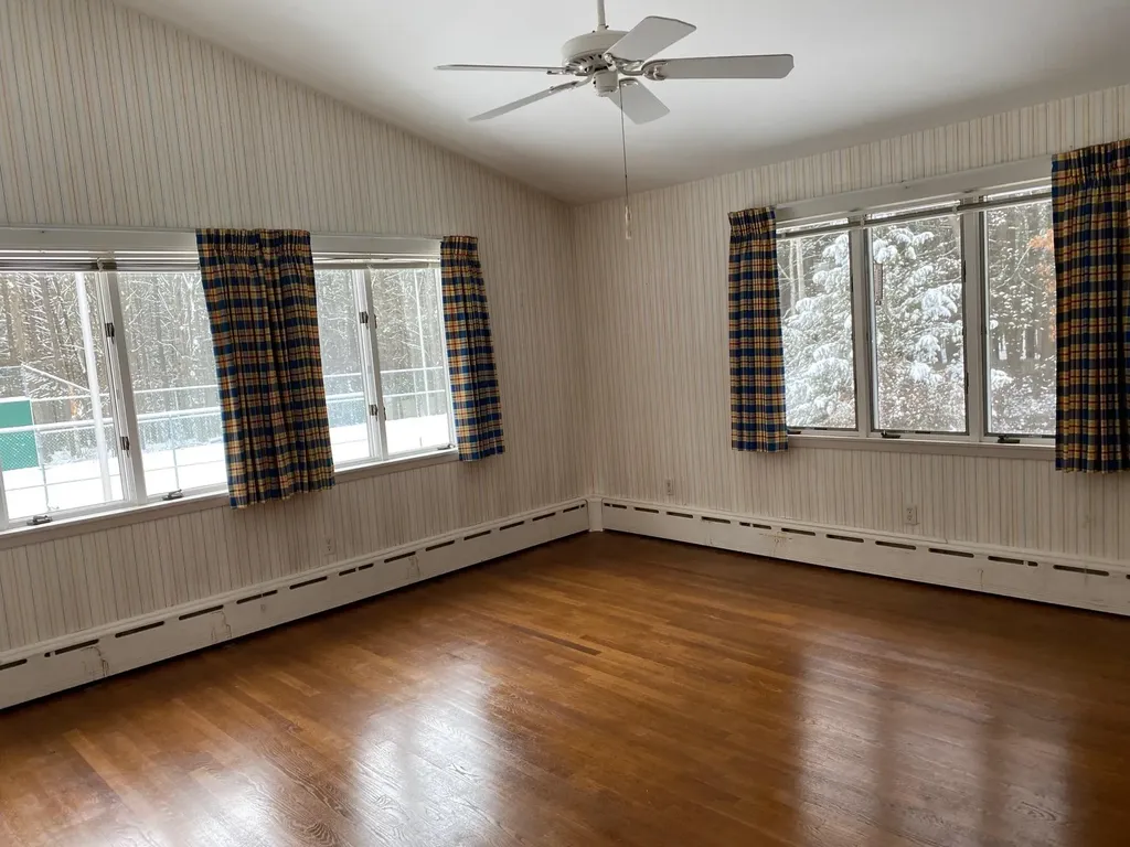 19 Bartlett Avenue Nashua NH 03064