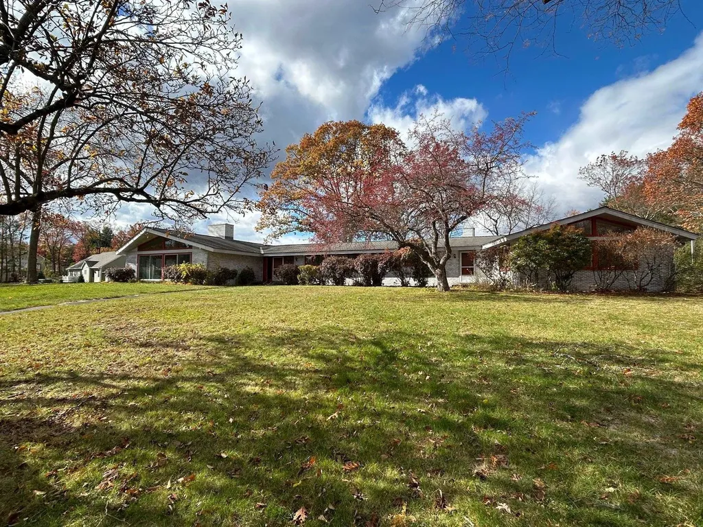 19 Bartlett Avenue Nashua NH 03064