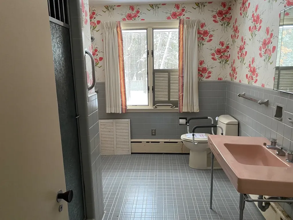 19 Bartlett Avenue Nashua NH 03064