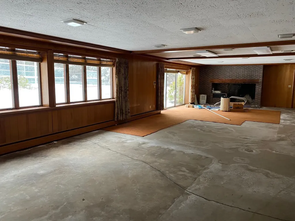 19 Bartlett Avenue Nashua NH 03064