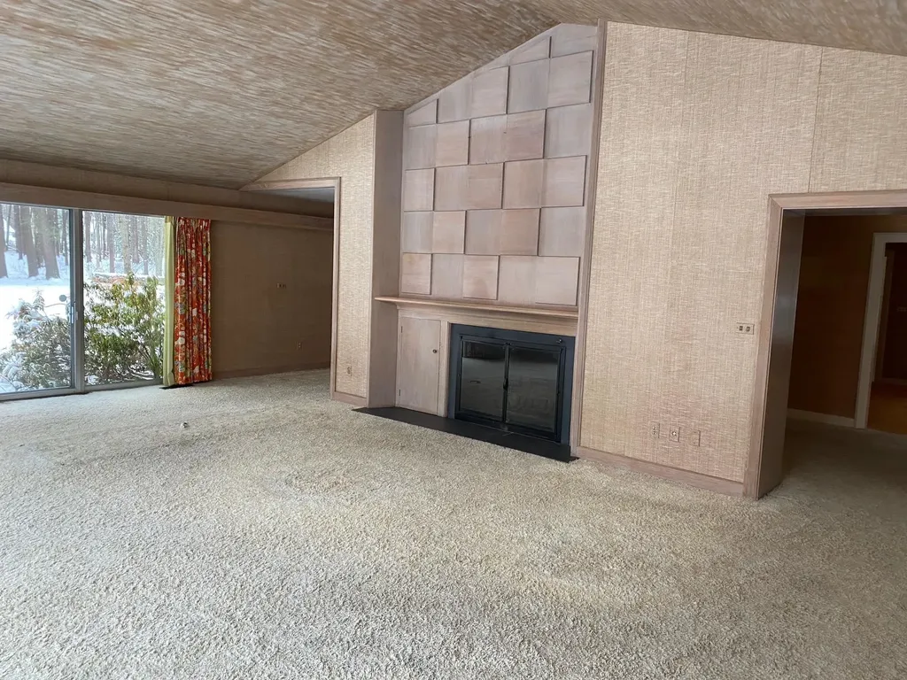 19 Bartlett Avenue Nashua NH 03064