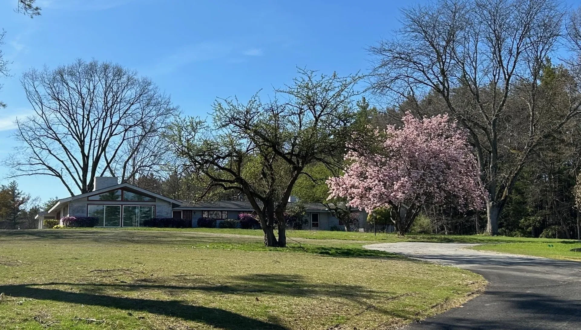 19 Bartlett Avenue Nashua NH 03064