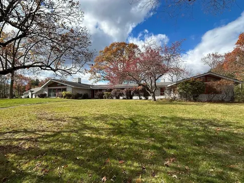 19 Bartlett Avenue Nashua NH 03064