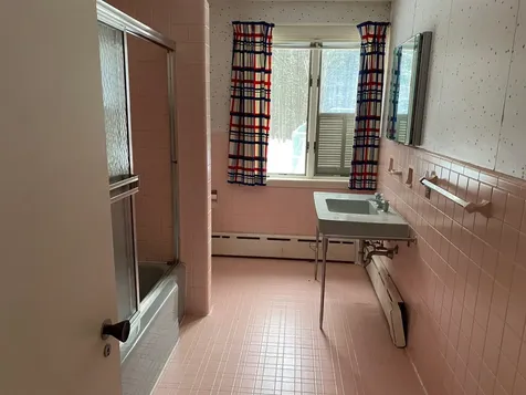 19 Bartlett Avenue Nashua NH 03064