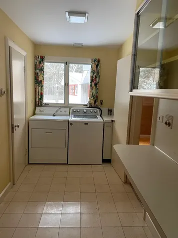 19 Bartlett Avenue Nashua NH 03064