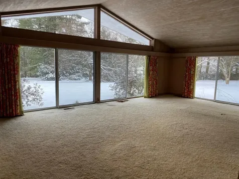 19 Bartlett Avenue Nashua NH 03064