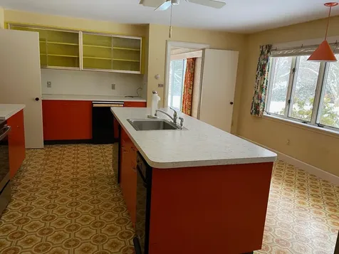 19 Bartlett Avenue Nashua NH 03064