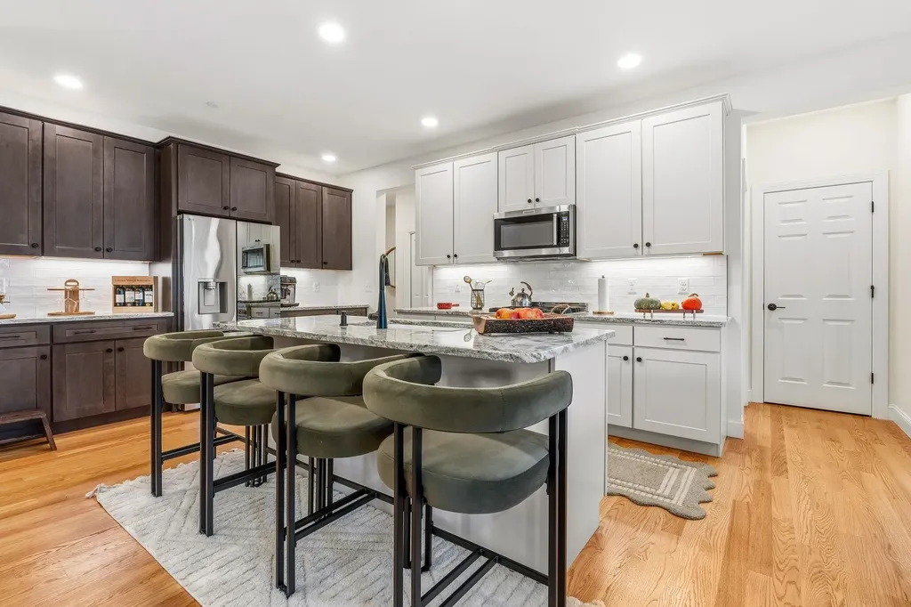 24 Sheffield Way Londonderry NH 03053