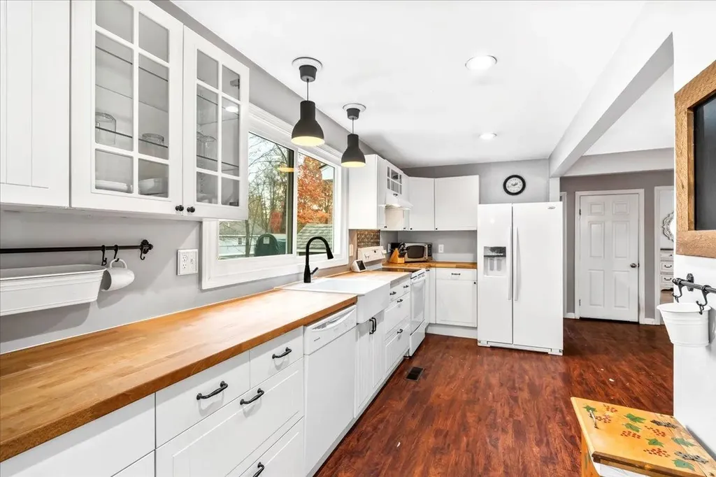 4481 Brown Avenue Manchester NH 03103