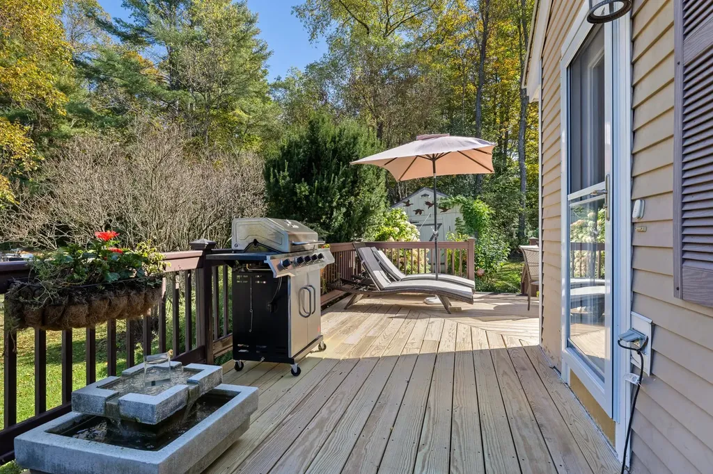 17 Alderwood Court Claremont NH 03743