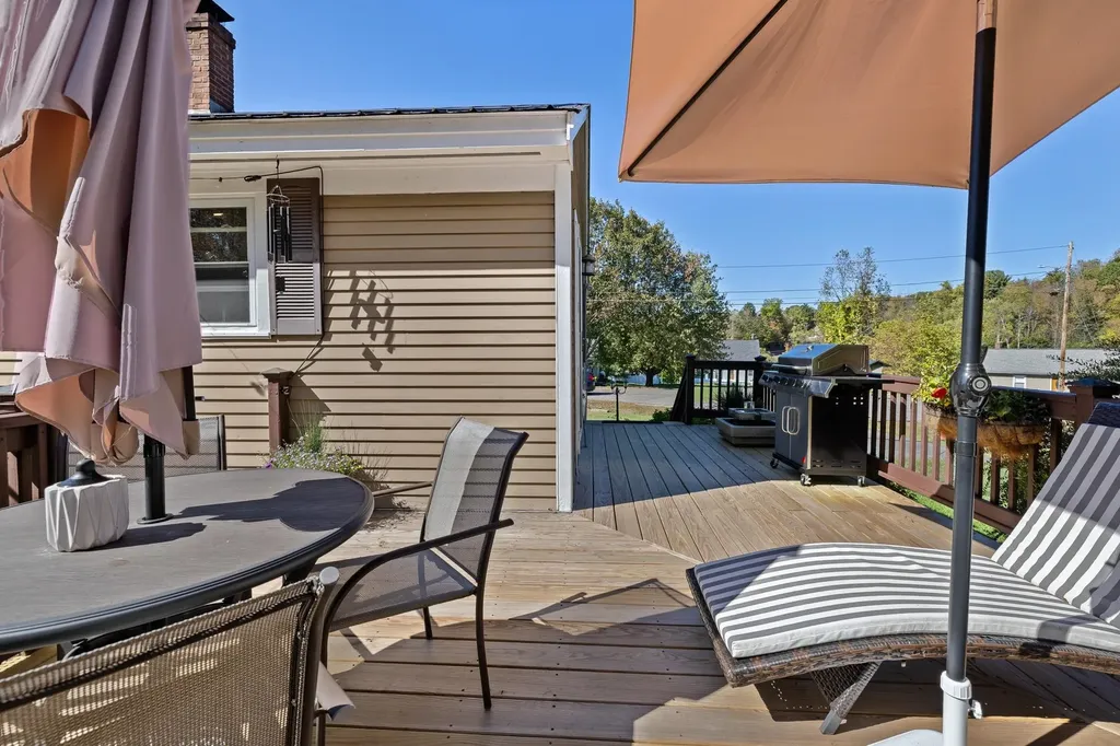 17 Alderwood Court Claremont NH 03743