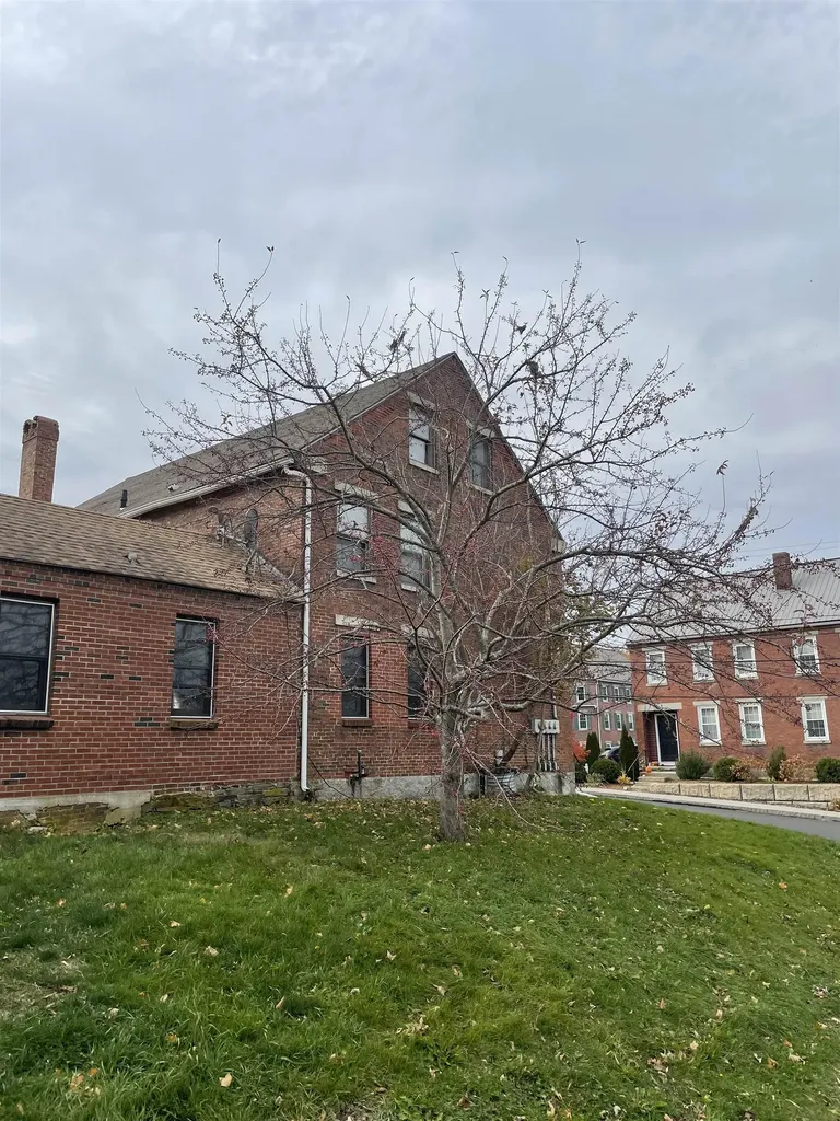 69 South Street Rollinsford NH 03869