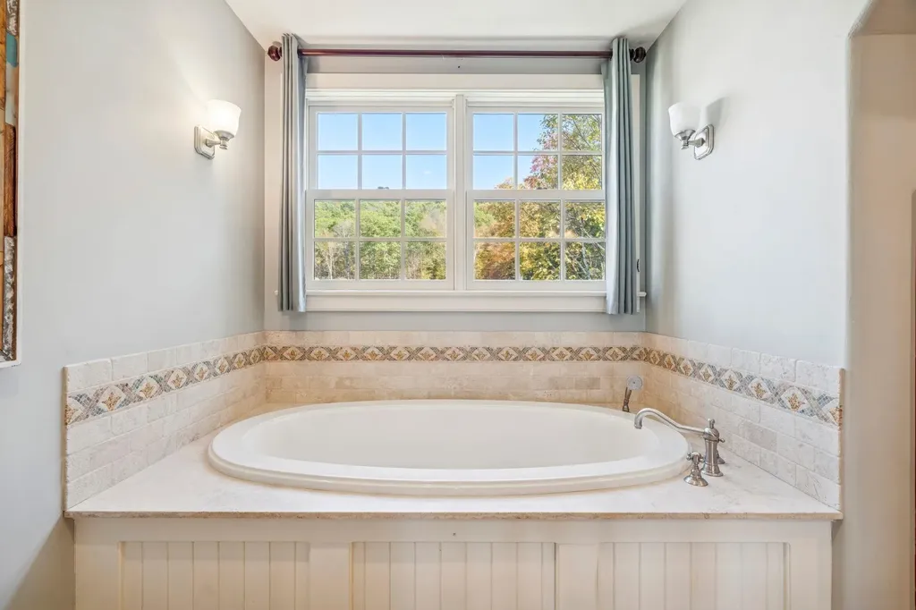 10 Tavern Lane Lyme NH 03768