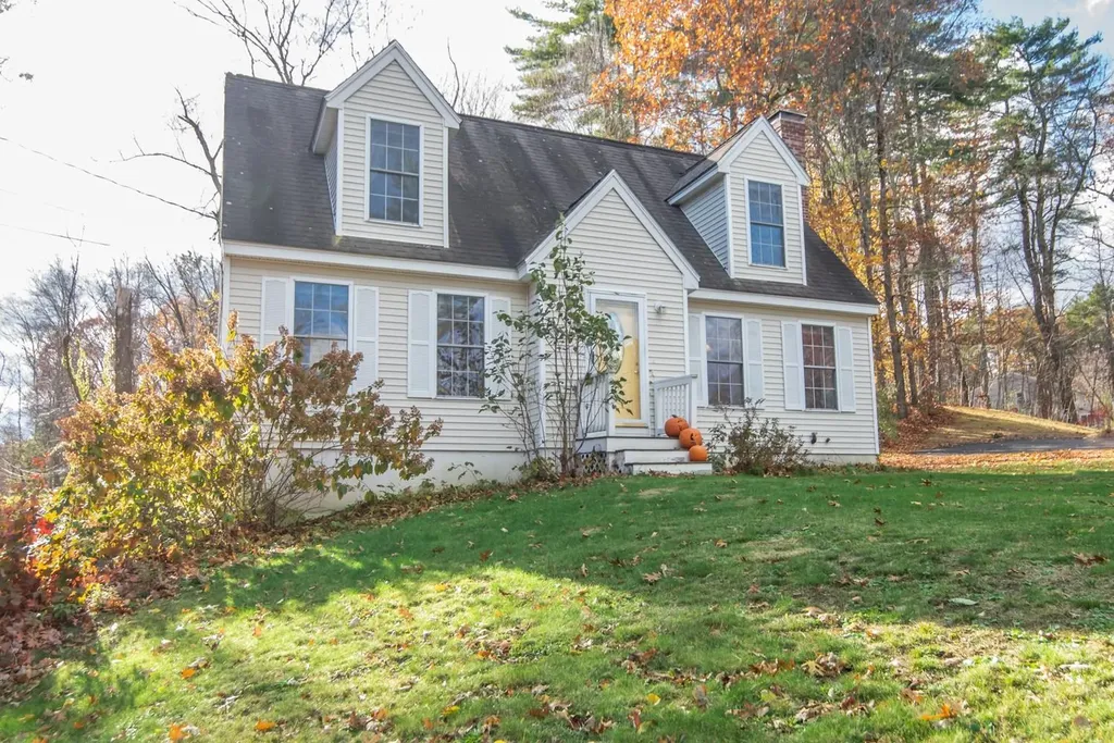 9 Abbey Road Raymond NH 03077