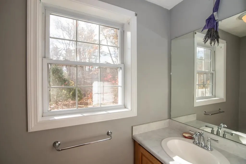 9 Abbey Road Raymond NH 03077