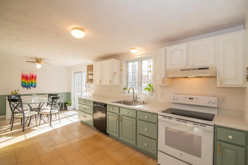 9 Abbey Road Raymond NH 03077